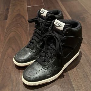 NIKE Womens Dunk Sky Hi Wedge Sneakers Size 8.5